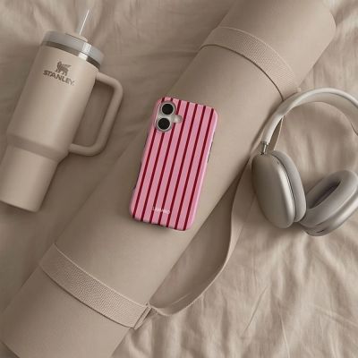 6. Etui Tech-Protect Lamano MagSafe na iPhone 17 - czerwono-różowe
