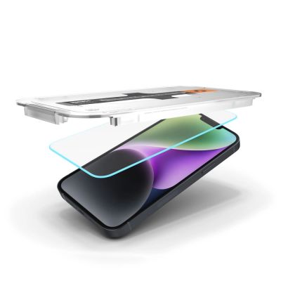 9. Szkło hartowane Spigen Glas.tR EZ Fit na iPhone 13 / 13 Pro / 14 / 16e / 17e