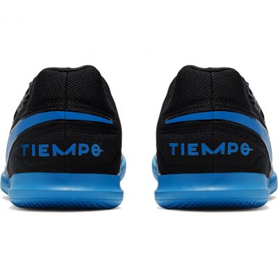 5. Buty halowe Nike Tiempo Legend 8 Club IC M AT6110-004