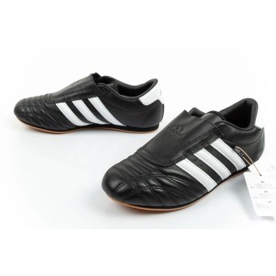 8. Adidas buty damskie sportowe Taekwondo czarne wsuwane skórzane