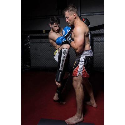 4. Ochraniacze na piszczele M - Edge