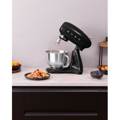 10. Robot kuchenny SMEG SMF05BLEU
