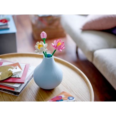 4. LEGO Flowers 40647 Kwiaty lotosu