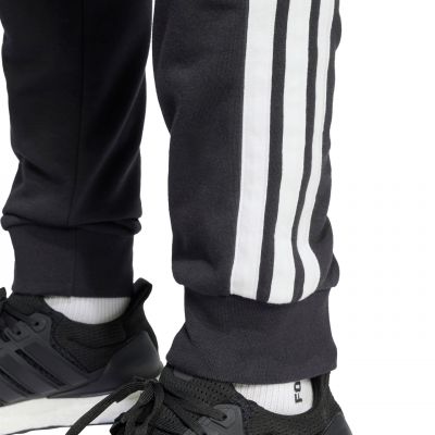 6. Spodnie adidas Essential 3-Stripes French Terry M JD1881