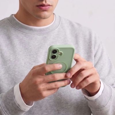 5. Etui Tech-Protect MagPeak MagSafe CC na iPhone 17 - zielone matowe