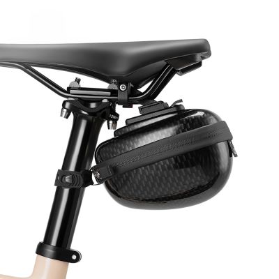 2. Torba podsiodłowa Rockbros sztywna, hard shell, kompaktowa, pojemność 0,4l - wzór carbon