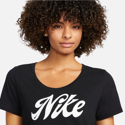 6. Koszulka Nike DF Tee W FD2986 010