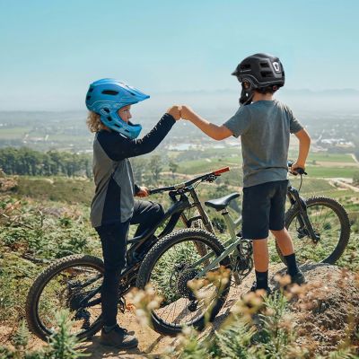 6. Kask rowerowy fullface dziecięcy Wozinsky z tylną lampką USB 52-56 cm - niebieski