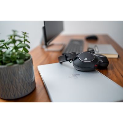 110. POLY Zestaw słuchawkowy Voyager Surround 80 UC USB-C + przejściówka USB-C/A