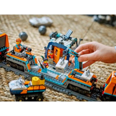 9. LEGO City 60470 Ekspres polarny arktycznych odkrywców
