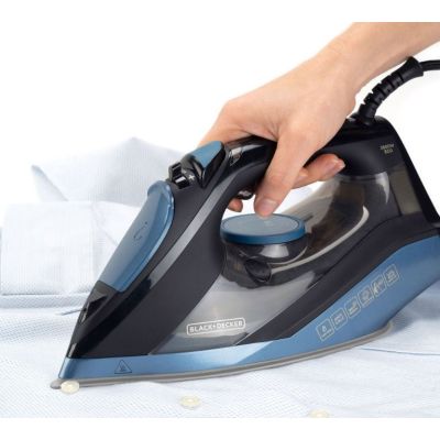 3. Żelazko parowe Black+Decker  BXIR2801E (2800W; czarny)