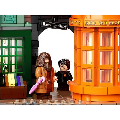 9. LEGO Harry Potter 75978 Ulica Pokątna