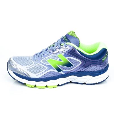 22. Buty do biegania New Balance W W860GP6-D