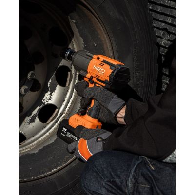 5. NEO tools 04-618 wkrętak zasilany/zakrętark udarowy