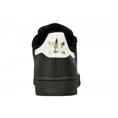 Model z lat 70. zaczął swoją karierę jako halowy but do koszykówki.