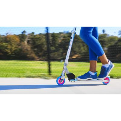 4. Hulajnoga dla dzieci Razor Model A Holographic (WYPRZEDAŻ)