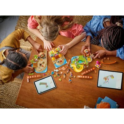 11. LEGO Friends 42673 Rodzinne wakacje na plaży