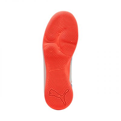 6. Buty piłkarskie Puma Future 8 Play IT Jr 108627 01