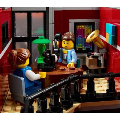 13. LEGO Icons 10312 - Klub Jazzowy