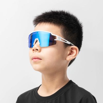 4. Okulary rowerowe Rockbros dla dzieci, polaryzacyjne, z ochroną UV dziecięce - białe (niebieskie soczewki)