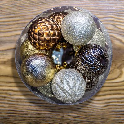 14. BOMBKA DEKORACYJNA PLASTIKOWA 6CM SET 35 SZT AMBER