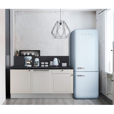 10. Smeg KLF04PBEU czajnik elektryczny 1,7 l 2400 W Niebieski