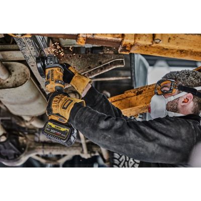 11. DeWALT DCG418N-XJ szlifierka kątowa 2,18 kg
