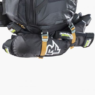 9. Plecak rowerowy enduro Evoc FR Trail Blackline 20 - black rozmiar: s