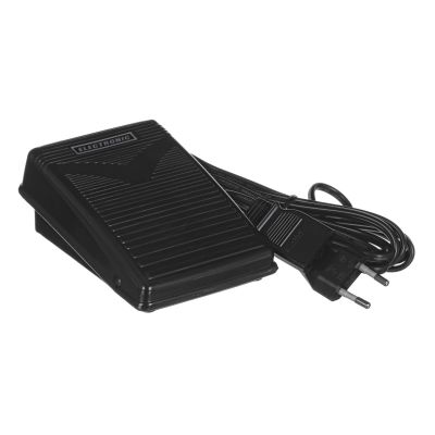 18. Maszyna do szycia Singer M1605