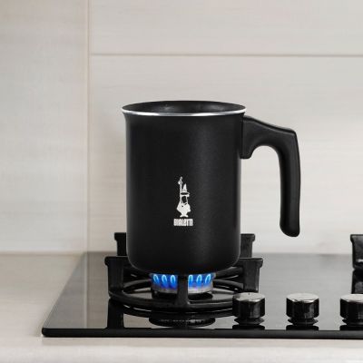 6. Bialetti 00AGR394 spieniacz do mleka Ręczny spieniacz do mleka Czarny