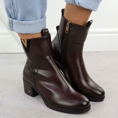 7. Botki damskie na słupku ocieplane brązowe Vinceza 58581