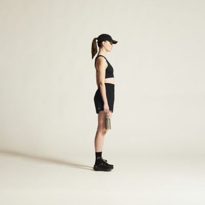 4. Damskie Spodenki CORE ESSENCE SHORTS W