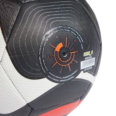 7. Piłka nożna adidas Predator Trening IP1655