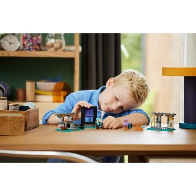 8. LEGO Minecraft 21252 Zbrojownia