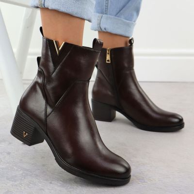 6. Botki damskie na słupku ocieplane brązowe Vinceza 58581