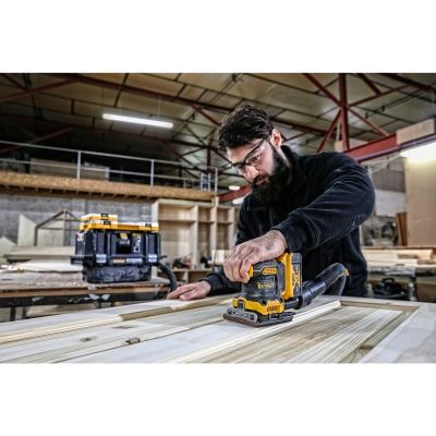 3. DeWALT DCW200N-XJ przenośna szlifierka
