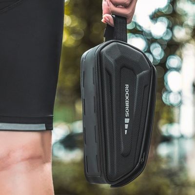 2. Torba rowerowa Rockbros 30120064001 wodoodporna na ramę z pokrowcem na telefon - czarna