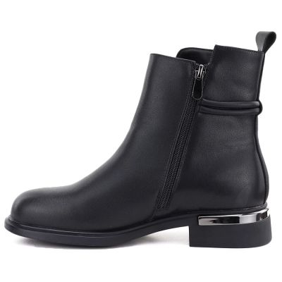 7. Skórzane botki damskie czarne D&A S.Barski MK62-7025