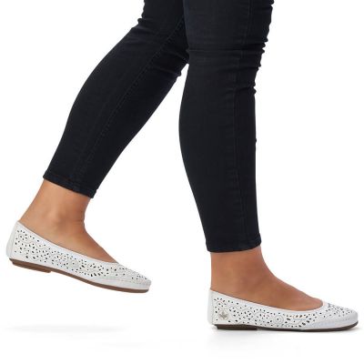 8. Skórzane komfortowe półbuty ażurowe Rieker W RKR649 białe