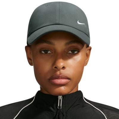 5. Czapka z daszkiem Nike Club oliwkowa FZ5698 303