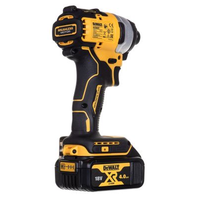 5. Zestaw narzędzi Combo 18V 2x4,0Ah DCK2062M2T DEWALT