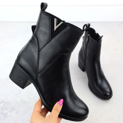 2. Botki damskie na słupku ocieplane czarna Vinceza 58581