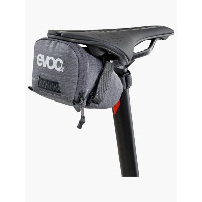 5. Torba podsiodłowa EVOC Seat Bag Tour - carbon grey