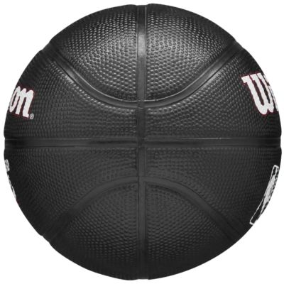 7. Piłka Wilson Team Tribute Chicago Bulls Mini Ball Jr WZ4017602XB