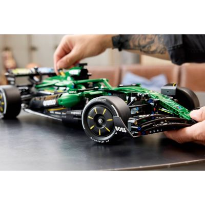 15. LEGO Technic 42240 - Bolid F1 Aston Martin Aramco AMR25