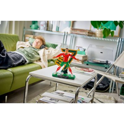 7. LEGO Editions 43016 - Cristiano Ronaldo - piłkarska legenda