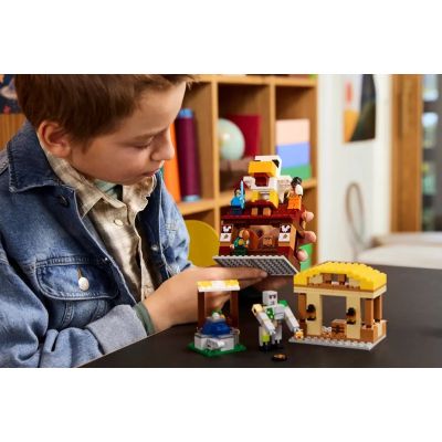 26. LEGO Minecraft 21273 Atak balonowego Ghasta na wioskę (WYPRZEDAŻ)