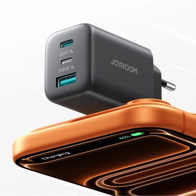 9. Ładowarka sieciowa Joyroom JR-TO1 GaN 45 USB-C Lightning USB-A - czarna