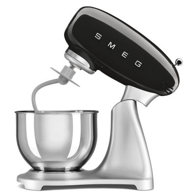 2. Robot kuchenny SMEG SMF04BLEU