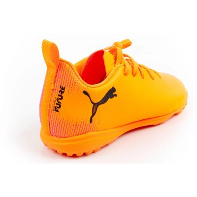 4. Buty dziecięce sportowe turfy Puma Future 8 Play TT obuwie piłkarskie pomarańczowe